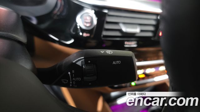 BMW 5-Series 2023 — photo 34