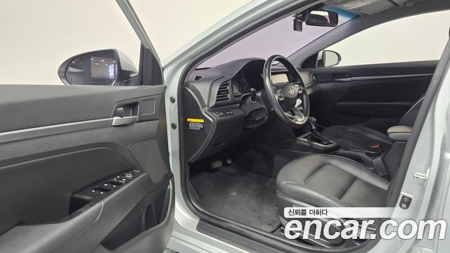 Hyundai AVANTE 2019 — photo 13