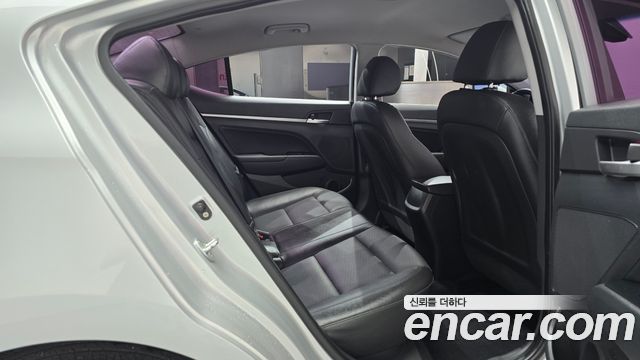 Hyundai AVANTE 2019 — photo 17