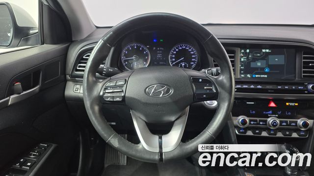 Hyundai AVANTE 2019 — photo 18