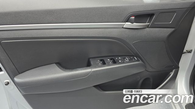 Hyundai AVANTE 2019 — photo 14