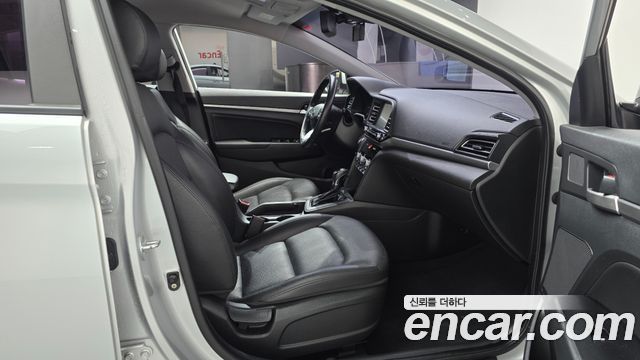 Hyundai AVANTE 2019 — photo 16