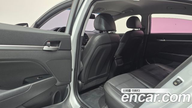 Hyundai AVANTE 2019 — photo 27