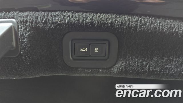 Bentley Flying Spur 2021 — photo 24
