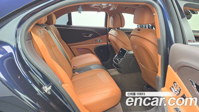 Bentley Flying Spur 2021 — photo 26