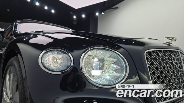 Bentley Flying Spur 2021 — photo 8