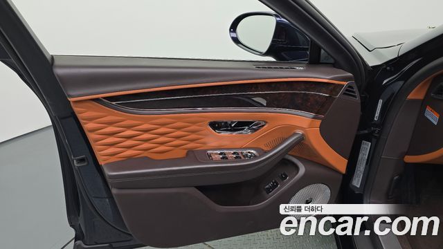 Bentley Flying Spur 2021 — photo 14