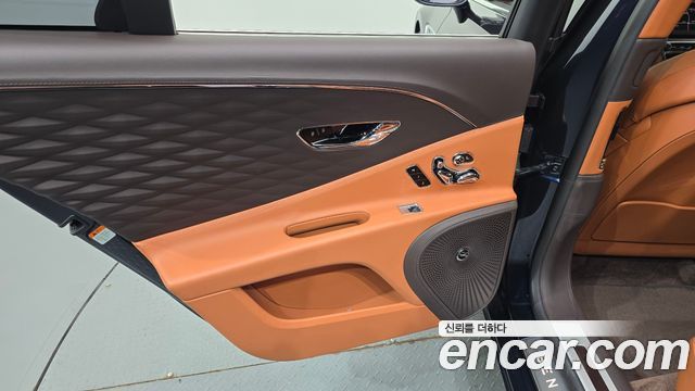 Bentley Flying Spur 2021 — photo 15