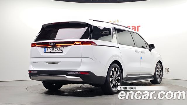 Kia Canival 2023 — photo 2