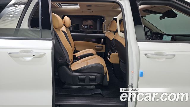 Kia Canival 2023 — photo 17