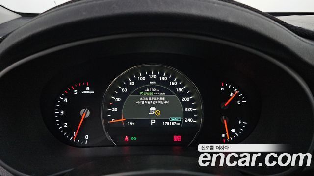 Kia Sorento 2018 — photo 8