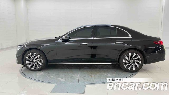 Mercedes-Benz E-Class 2026 — photo 3