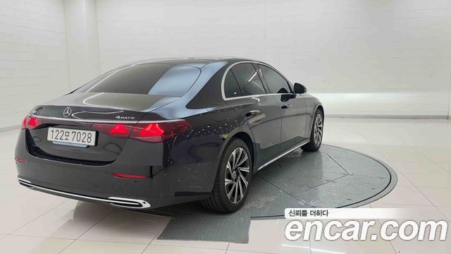 Mercedes-Benz E-Class 2026 — photo 6