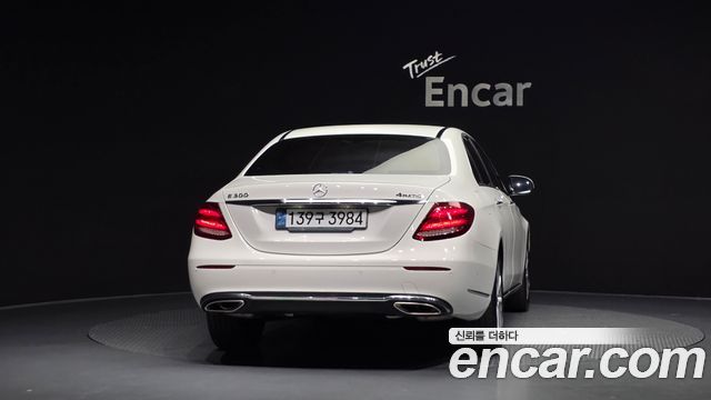 Mercedes-Benz E-Class 2020 — photo 4
