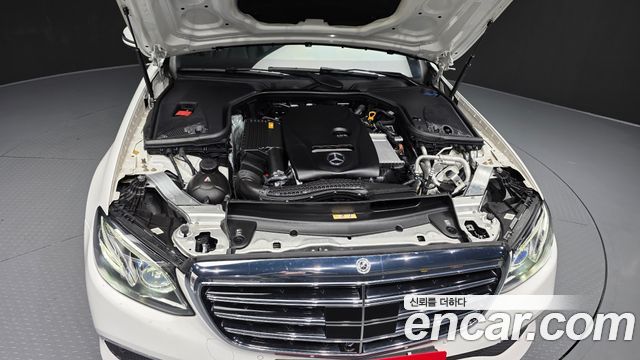 Mercedes-Benz E-Class 2020 — photo 6