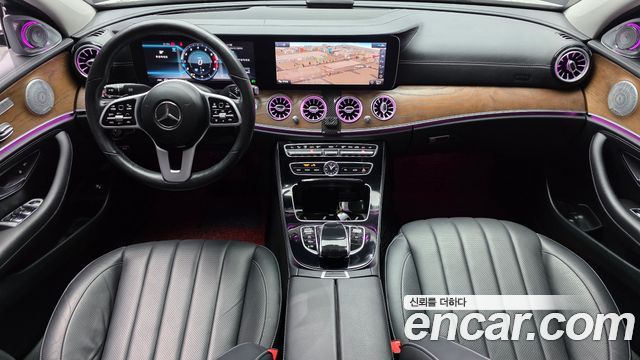Mercedes-Benz E-Class 2020 — photo 10