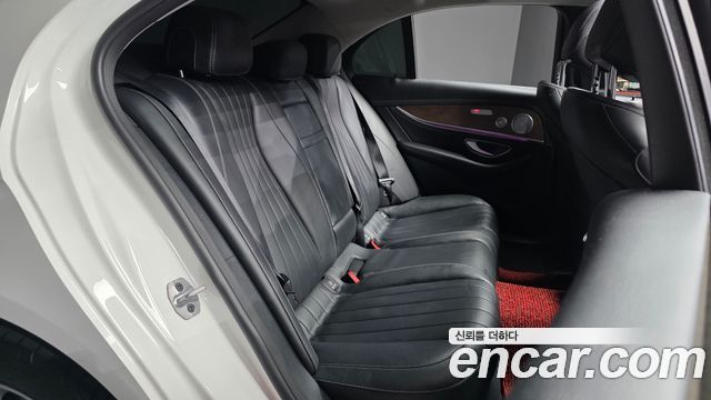 Mercedes-Benz E-Class 2020 — photo 17