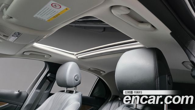 Mercedes-Benz E-Class 2020 — photo 24