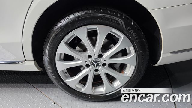 Mercedes-Benz E-Class 2020 — photo 7