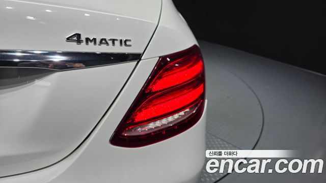 Mercedes-Benz E-Class 2020 — photo 9