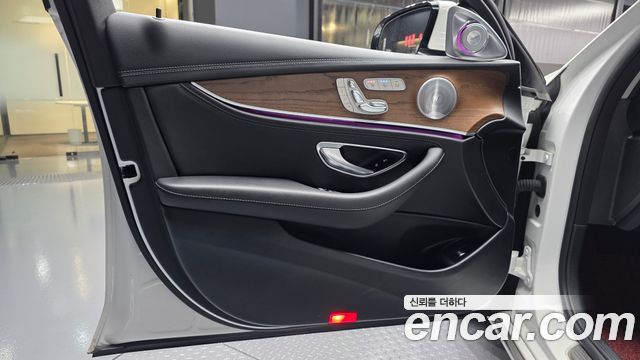 Mercedes-Benz E-Class 2020 — photo 14