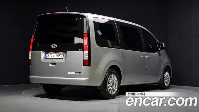 Hyundai Staria 2025 — photo 2