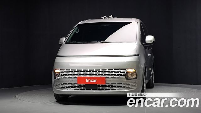 Hyundai Staria 2025 — photo 3