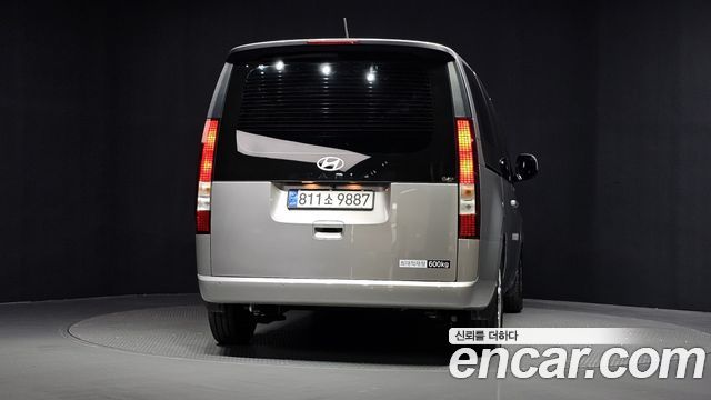 Hyundai Staria 2025 — photo 4
