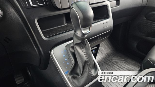 Hyundai Staria 2025 — photo 12
