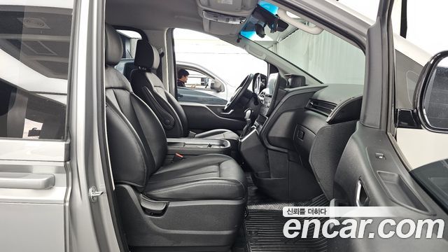 Hyundai Staria 2025 — photo 17