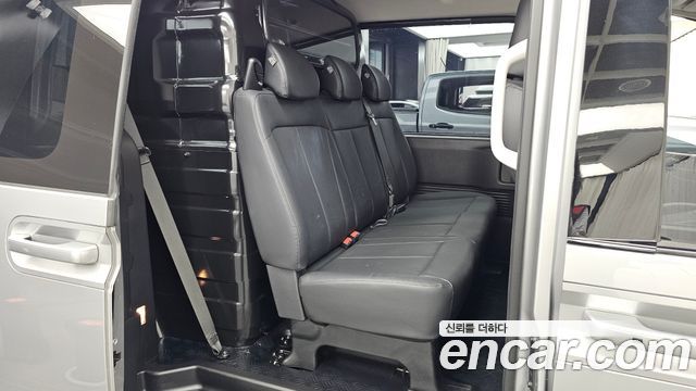 Hyundai Staria 2025 — photo 18