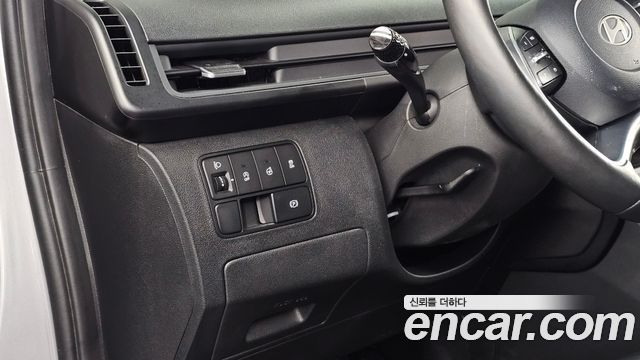 Hyundai Staria 2025 — photo 23