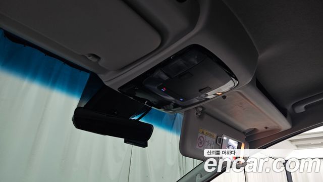 Hyundai Staria 2025 — photo 24