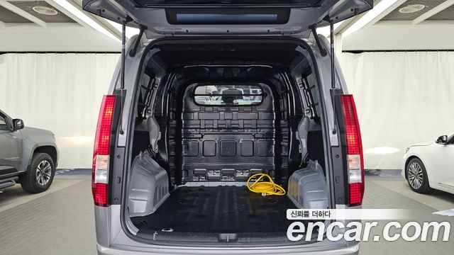 Hyundai Staria 2025 — photo 26