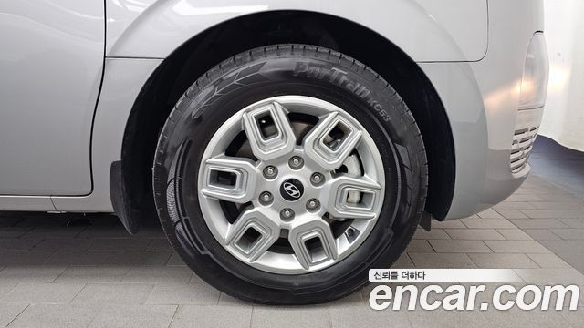 Hyundai Staria 2025 — photo 7
