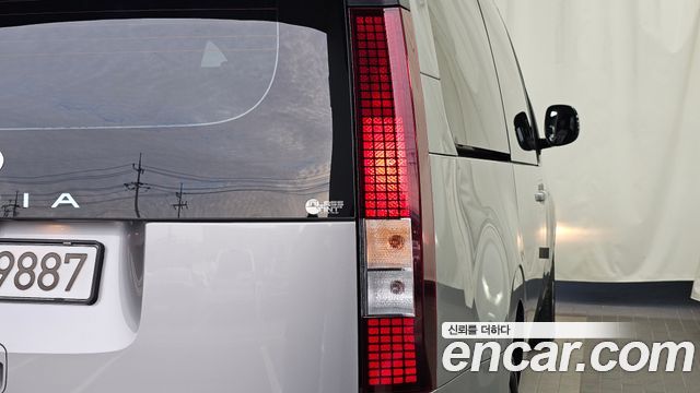 Hyundai Staria 2025 — photo 9