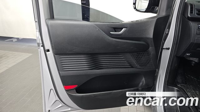 Hyundai Staria 2025 — photo 14