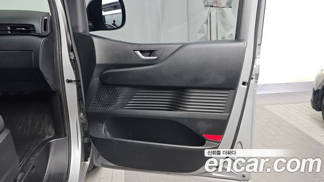 Hyundai Staria 2025 — photo 15