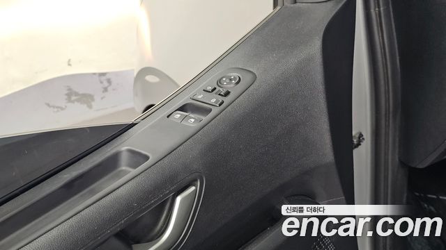 Hyundai Staria 2025 — photo 28