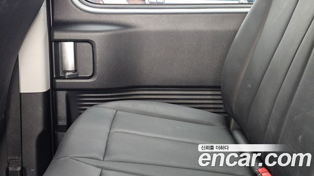 Hyundai Staria 2025 — photo 30