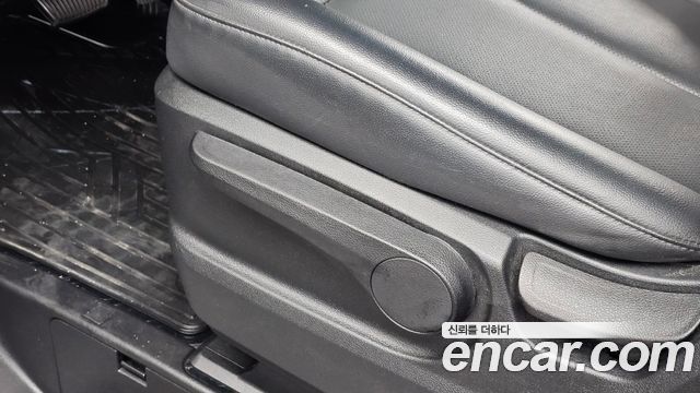 Hyundai Staria 2025 — photo 32