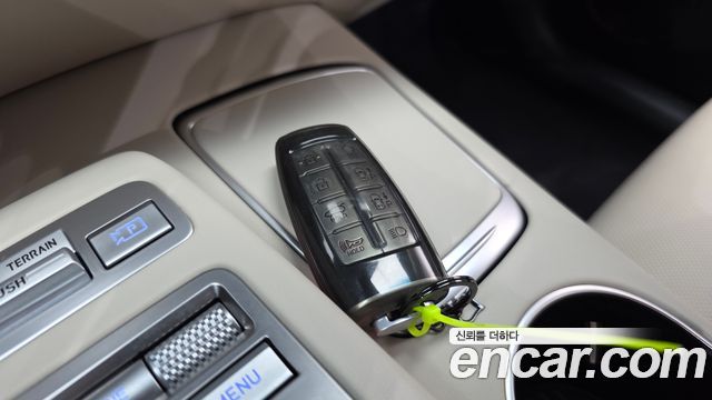 Genesis GV70 2023 — photo 22