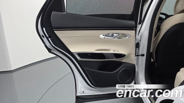 Genesis GV70 2023 — photo 15