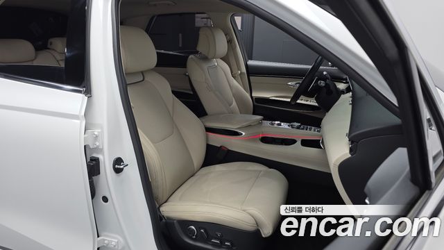 Genesis GV70 2023 — photo 16