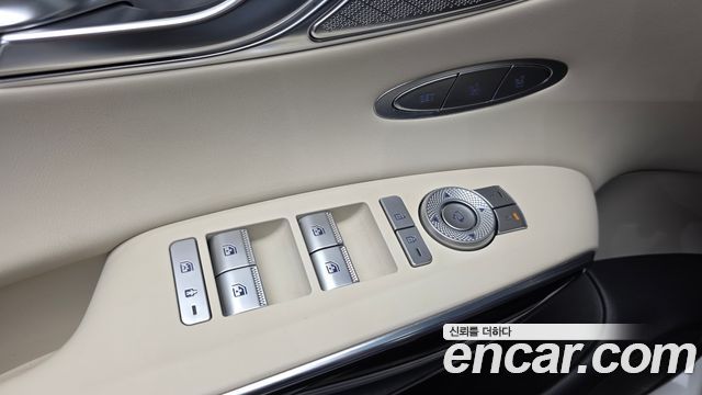 Genesis GV70 2023 — photo 28