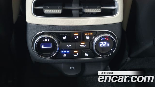 Genesis GV70 2023 — photo 29
