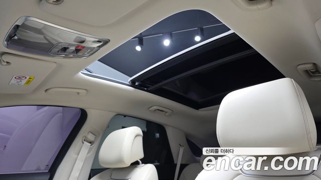 Genesis GV70 2023 — photo 32
