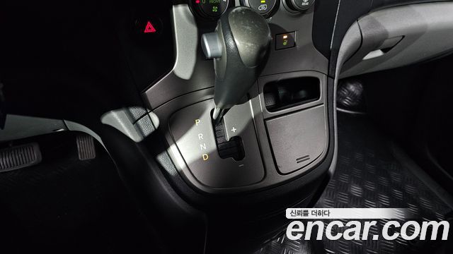 Hyundai Starex 2011 — photo 9