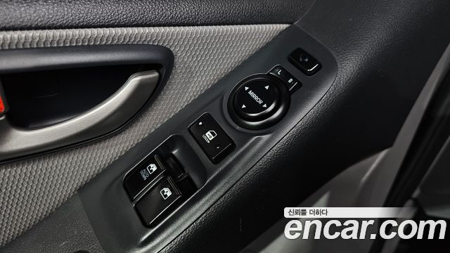 Hyundai Starex 2011 — photo 19