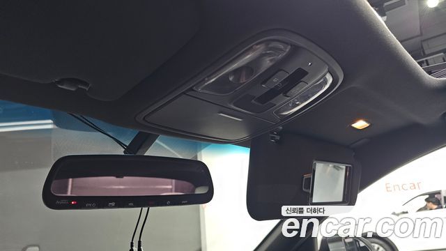 Kia K5 2017 — photo 18